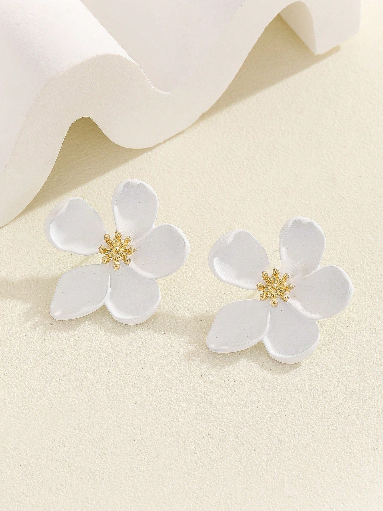 1Pair Exaggerated European & American Style Metal Flower Stud Earrings for Women'S Daily Wear