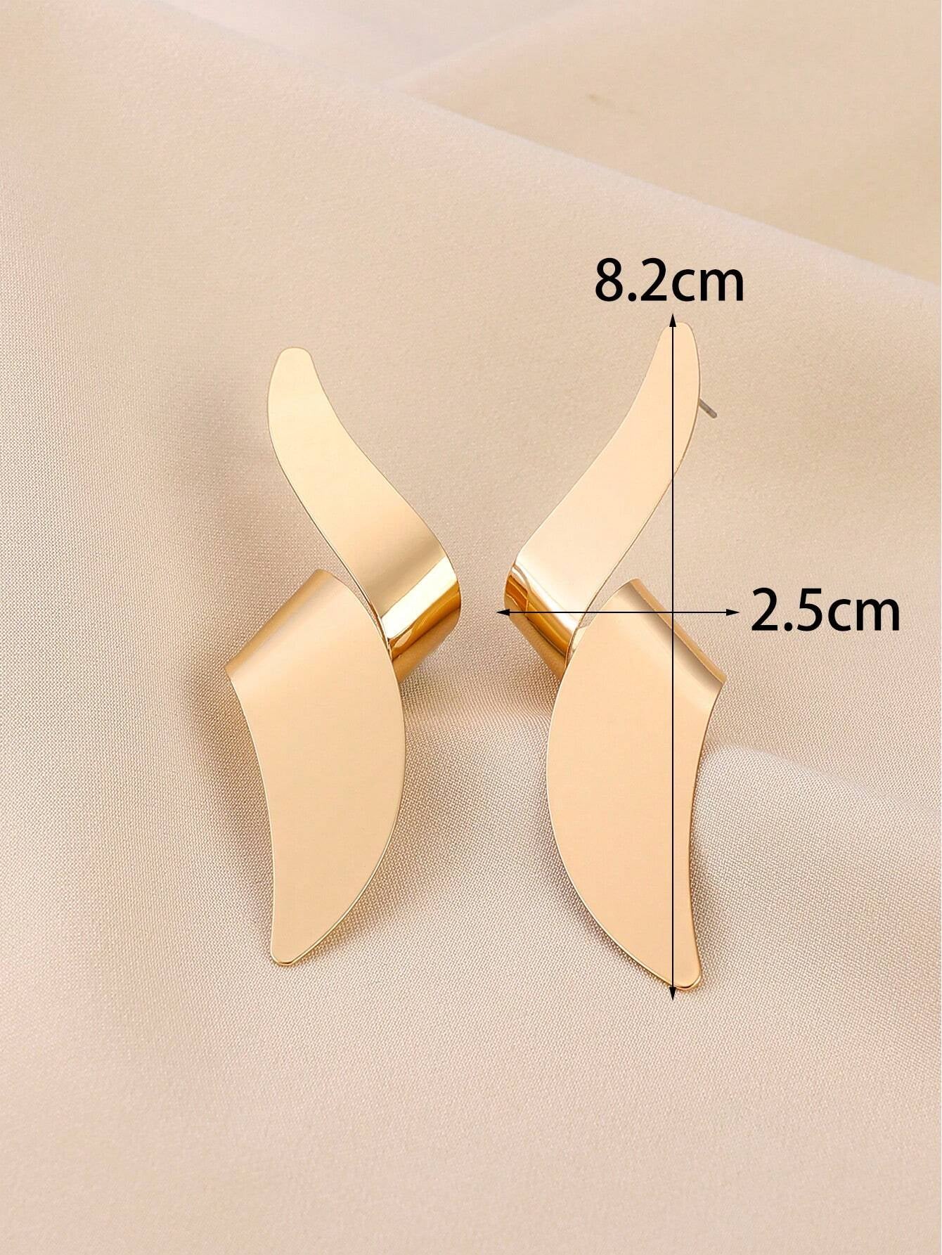 1 Pair of Geometric Irregular Long-Style Ear Studs for Women with Cool and Distant Style