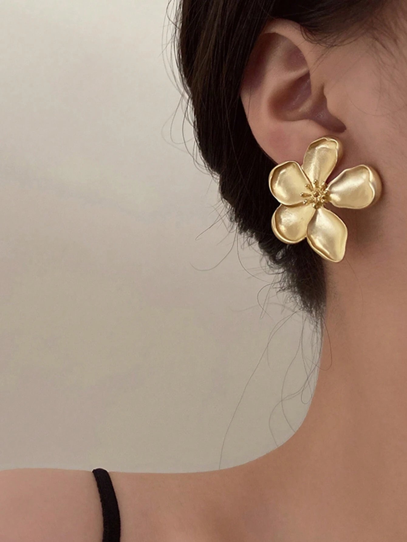 1Pair Exaggerated European & American Style Metal Flower Stud Earrings for Women'S Daily Wear