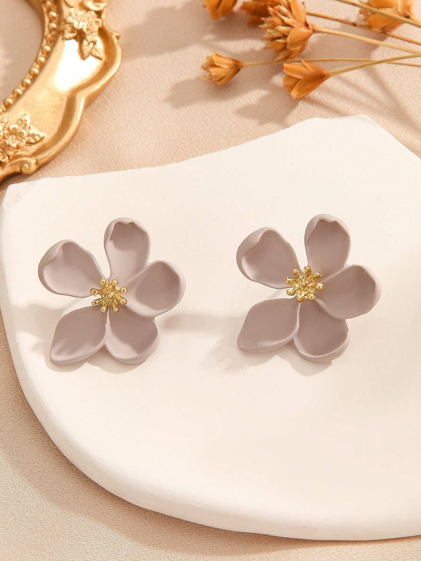 1Pair Exaggerated European & American Style Metal Flower Stud Earrings for Women'S Daily Wear