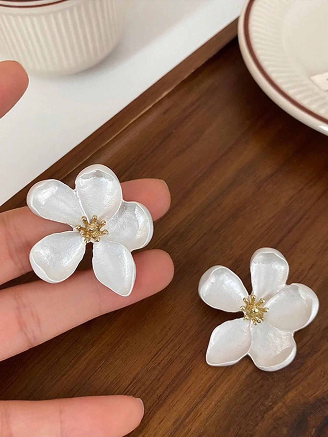 1Pair Exaggerated European & American Style Metal Flower Stud Earrings for Women'S Daily Wear