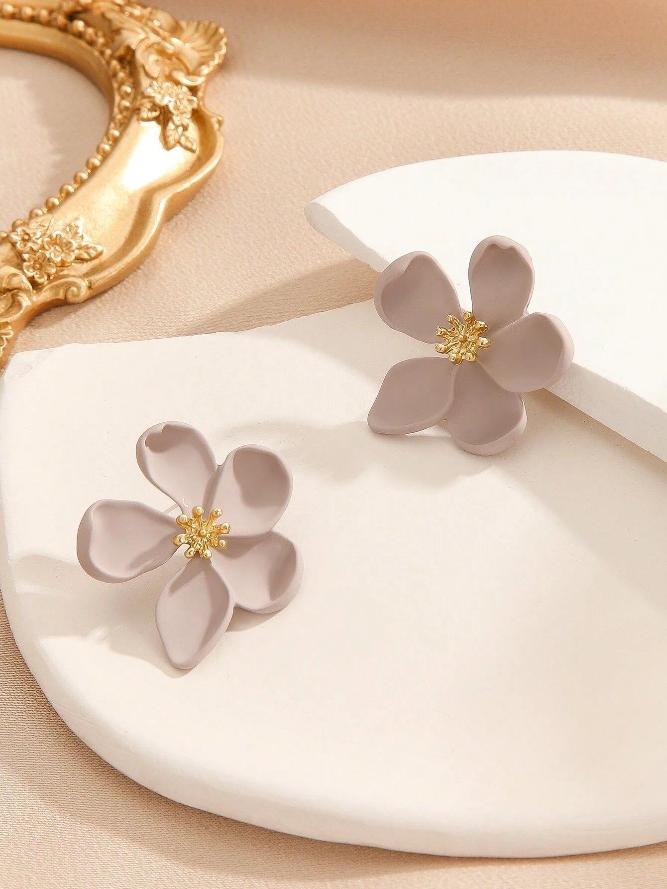 1Pair Exaggerated European & American Style Metal Flower Stud Earrings for Women'S Daily Wear