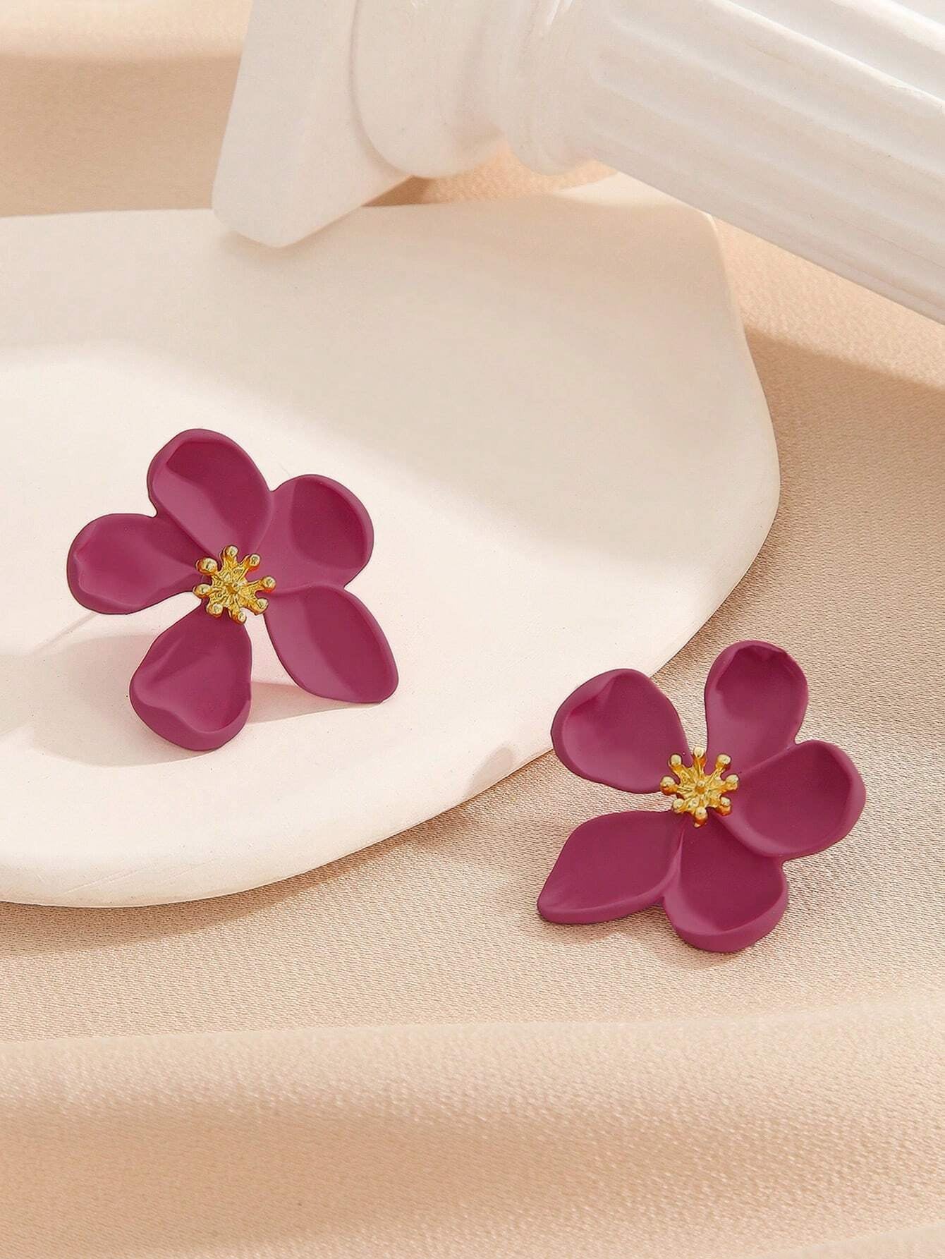 1Pair Exaggerated European & American Style Metal Flower Stud Earrings for Women'S Daily Wear